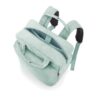 Deux en un. Sac à dos ou cabas ? Plus besoin de choisir ! Le allday backpack M est polyvalent. Sa forme, son style et sa taille en font le compagnon idéal au quotidien. Et il est parfait pour aller au bureau, à l’université ou à l’école puisqu’il dispose d’un compartiment rembourré pour l’ordinateur portable.