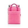 Le allday backpack M iso de reisenthel est un véritable tout-en-un : avec lui, vous disposez à la fois d’un sac à dos élégant et d’un sac isotherme ! L’isolant épais du comportement principal vous garantit une excellente isolation thermique. Ce compagnon véritablement flexible ravira tous ceux qui aiment savourer leurs en-cas et boissons bien frais au quotidien ou pendant leurs sorties. Parfait pour Nouméa, pour les ilots de Nouvelle calédonie.