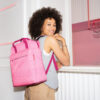 Le allday backpack M iso de reisenthel est un véritable tout-en-un : avec lui, vous disposez à la fois d’un sac à dos élégant et d’un sac isotherme ! L’isolant épais du comportement principal vous garantit une excellente isolation thermique. Ce compagnon véritablement flexible ravira tous ceux qui aiment savourer leurs en-cas et boissons bien frais au quotidien ou pendant leurs sorties. Parfait pour Nouméa, pour les ilots de Nouvelle calédonie.