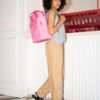 Le allday backpack M iso de reisenthel est un véritable tout-en-un : avec lui, vous disposez à la fois d’un sac à dos élégant et d’un sac isotherme ! L’isolant épais du comportement principal vous garantit une excellente isolation thermique. Ce compagnon véritablement flexible ravira tous ceux qui aiment savourer leurs en-cas et boissons bien frais au quotidien ou pendant leurs sorties. Parfait pour Nouméa, pour les ilots de Nouvelle calédonie.