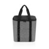 Quand le charme incomparable de reisenthel se double d’un isolant thermique performant, vos gourmandises et vos boissons restent bien fraîches en toutes circonstances. Le coolerbag XL vous offre bien plus encore : avec son abattant renforcé, ce sac isotherme très pratique peut également faire office de table de pique-nique. En outre, vous pouvez l’associer au carrycruiser pour transporter facilement de lourdes charges. De quoi satisfaire toutes vos envies !
