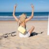 À la recherche de fraîcheur : le sac isotherme stylé à porter à l’épaule. Sortie à la plage ou pique-nique dans le parc : idéal pour se rafraîchir en cours de route. Maintient au frais plus longtemps grâce à l’épaisse couche isolante. Servis bien frais : conservez vos boissons et aliments au frais pendant plusieurs heures. Doublure isotherme en feuille d’aluminium haut de gamme : Pour garantir une fraîcheur optimale. Se nettoie facilement à l’aide d’un chiffon humide Hermétique et doté d’une fermeture zippée: Garantit une bonne étanchéité et une ouverture et une fermeture faciles 2 poignées de transport: Pour le porter confortablement à la main Bandoulière réglable non amovible: Ajustable individuellement Grand compartiment principal avec poche de rangement intérieure en filet: Pour les aliments et les boissons et pour ranger couverts et serviettes à part; Marché de Nouméa ou pique nique James Cook Nouméa... Au choix pour le bureau
