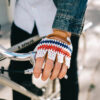 Conçus pour la conduite, mais techniquement sobres, nos gants de cyclisme de style vintage offrent un ajustement confortable et un amorti essentiel pour la route à venir