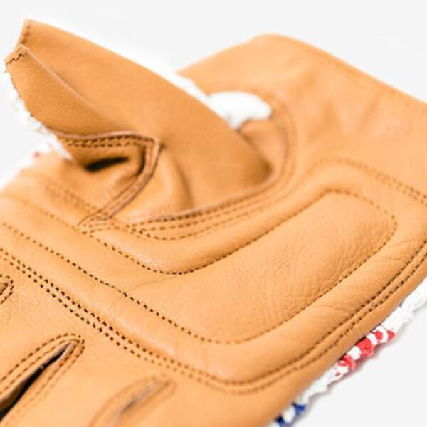Conçus pour la conduite, mais techniquement sobres, nos gants de cyclisme de style vintage offrent un ajustement confortable et un amorti essentiel pour la route à venir