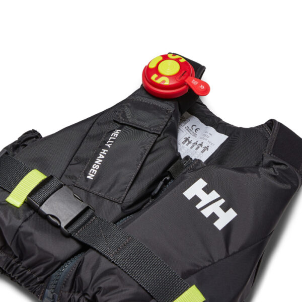 Pour le Kitesurf, la Wing, le windsurf a l'anse vata, homme à la mer... La nouvelle alarme de sécurité innovante est un compagnon essentiel pour la sécurité personnelle. La sirène SOS est une alarme portable et résistante à l'eau, pour vous mettre à l'aise lorsque vous êtes sur l'eau. Son design lumineux, sa grande tirette et sa sangle réglable garantissent qu'il est facile à utiliser sous la pression d'une urgence, lorsque vous n'avez peut-être pas le souffle nécessaire pour siffler.