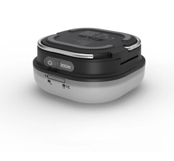 La Silva Glow Recharge est parfaite pour illuminer vos soirées grâce à sa lumière à 360° et ses deux modes : lumière blanche pour les activités et lumière chaude pour une ambiance détendue. Cette lanterne propose quatre niveaux de luminosité, dont un mode économique de 5 lumens pour prolonger l’autonomie. Équipée d’un crochet double pour une suspension polyvalente, d’une base antidérapante et d’une fonction verrouillage, elle est pratique et fiable. Résistante à l’eau (IPX5) et compatible avec des piles alcalines ou une batterie hybride Silva, elle est également fabriquée en matériaux recyclés.