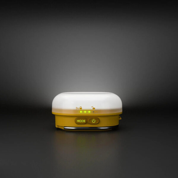 La Silva Glow Recharge est parfaite pour illuminer vos soirées grâce à sa lumière à 360° et ses deux modes : lumière blanche pour les activités et lumière chaude pour une ambiance détendue. Cette lanterne propose quatre niveaux de luminosité, dont un mode économique de 5 lumens pour prolonger l’autonomie. Équipée d’un crochet double pour une suspension polyvalente, d’une base antidérapante et d’une fonction verrouillage, elle est pratique et fiable. Résistante à l’eau (IPX5) et compatible avec des piles alcalines ou une batterie hybride Silva, elle est également fabriquée en matériaux recyclés.