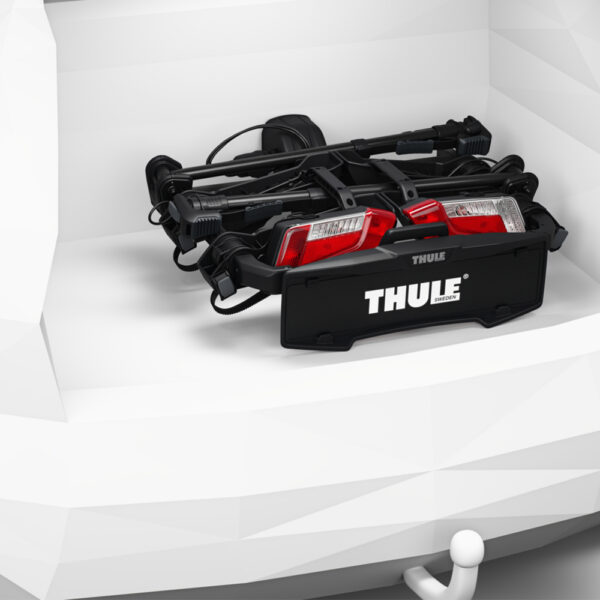 Thule OutPace est une plateforme de vélo légère et compacte capable de transporter jusqu'à trois vélos