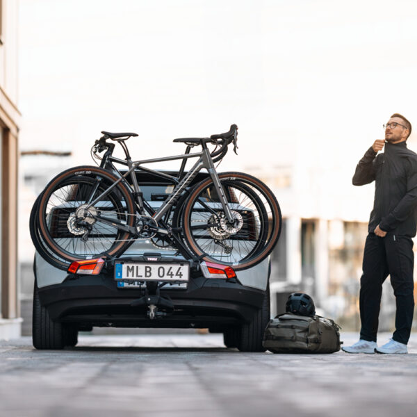 Thule OutPace est une plateforme de vélo légère et compacte capable de transporter jusqu'à deux ou trois vélos. Parfait pour Nouméa ou rejoindre le domaine de deva. Les boucles de tina en Nouvelle calédonie sont idéales pour les petits et les grands. Thule est leader sur le marché du porte vélos et de la sécurite. Notre boutique est spécialisée dans les solutions de loisirs et outdoor.
