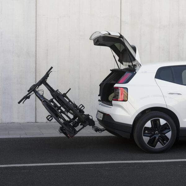 Thule OutPace est une plateforme de vélo légère et compacte capable de transporter jusqu'à trois vélos