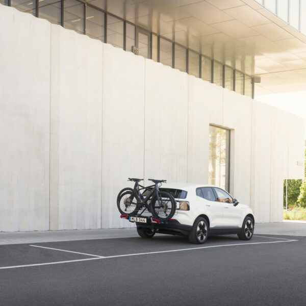 Thule OutPace est une plateforme de vélo légère et compacte capable de transporter jusqu'à trois vélos
