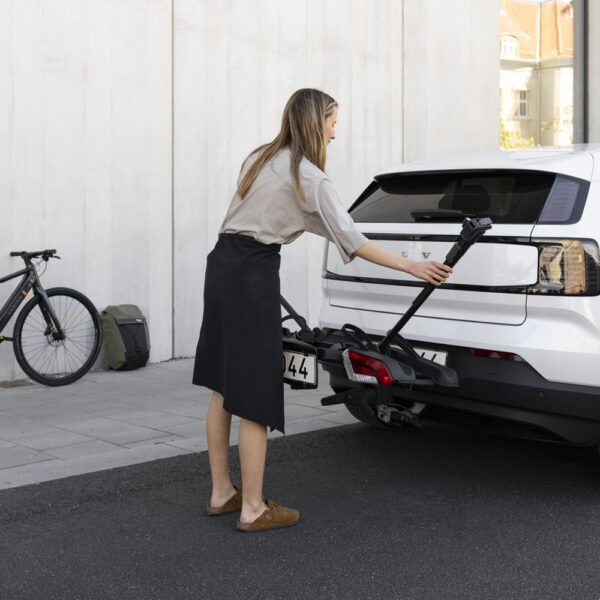 Thule OutPace est une plateforme de vélo légère et compacte capable de transporter jusqu'à trois vélos