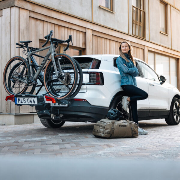 Thule OutPace est une plateforme de vélo légère et compacte capable de transporter jusqu'à trois vélos