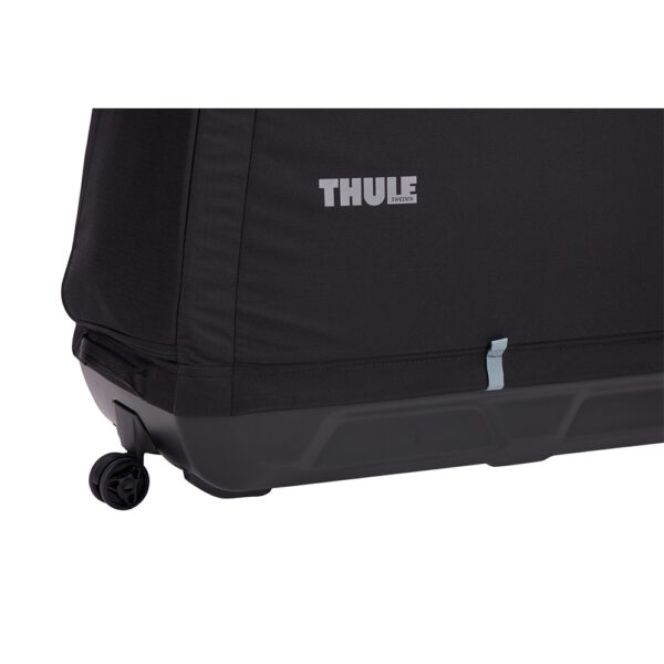 Le moyen le plus sûr et le plus facile de voyager avec votre vélo de route, VTC ou de cyclo-cross, avec un support intégré pour un montage et un maintien appropriés tout au long du trajet. Ce sac est fabriqué en tissus certifiés bluesign® qui garantissent la protection des travailleurs, des consommateurs et de l’environnement. valise vélo de route nouméa