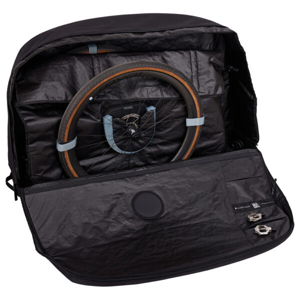 Le moyen le plus sûr et le plus facile de voyager avec votre vélo de route, VTC ou de cyclo-cross, avec un support intégré pour un montage et un maintien appropriés tout au long du trajet. Ce sac est fabriqué en tissus certifiés bluesign® qui garantissent la protection des travailleurs, des consommateurs et de l’environnement. valise vélo de route nouméa