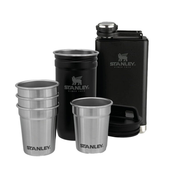 Des films dans le parc. De longues promenades à vélo. Les festivals de musique. La conquête des montagnes. Il y a tellement d'endroits où vous pouvez emmener ce kit. Les verres à shot en acier inoxydable s'emboîtent parfaitement dans l'étui de transport et ne se briseront pas, même si vous les faites tomber. La flasque mince de 23 litres contient suffisamment d'eau pour remplir les quatre verres, tout en se glissant facilement dans un petit sac ou un sac à dos. STANLEY NOUMEA chez Escape New Caledonia