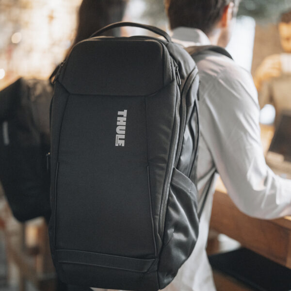 Bagagerie THULE en Nouvelle Calédonie, sac à dos, bandoulière pratiques pour passeport et accessoires. Valises cabines légères compatible Aérien. Disponible sur Nouméa chez Escape New Caledonia et au Concept Store quartier latin. Parfait pour les aventuriers. Les agences de voyages vous conseillent la bagagerie THULE pour vos vacances et votre business. Un trek, une rando ? Nous avons ce qu'il faut chez Escape New Caledonia
