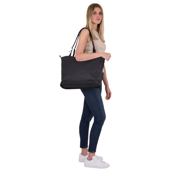 Bagagerie THULE en Nouvelle Calédonie, sac à dos, bandoulière pratiques pour passeport et accessoires. Valises cabines légères compatible Aérien. Disponible sur Nouméa chez Escape New Caledonia et au Concept Store quartier latin. Parfait pour les aventuriers. Les agences de voyages vous conseillent la bagagerie THULE pour vos vacances et votre business. Un trek, une rando ? Nous avons ce qu'il faut chez Escape New Caledonia
