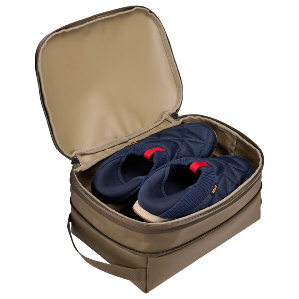 Bagagerie THULE en Nouvelle Calédonie, sac à dos, bandoulière pratiques pour passeport et accessoires. Valises cabines légères compatible Aérien. Disponible sur Nouméa chez Escape New Caledonia et au Concept Store quartier latin. Parfait pour les aventuriers. Les agences de voyages vous conseillent la bagagerie THULE pour vos vacances et votre business. Un trek, une rando ? Nous avons ce qu'il faut chez Escape New Caledonia