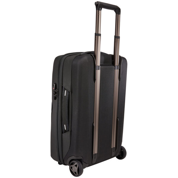 Le sac cabine Thule Crossover 2 est un bagage à main robuste et professionnel, qui s'agrandit pour offrir un espace de rangement supplémentaire et se manie facilement grâce à ses 8 roues multidirectionnelles. Votre prochain vol avec Aircalin à Nouméa est Ready !
