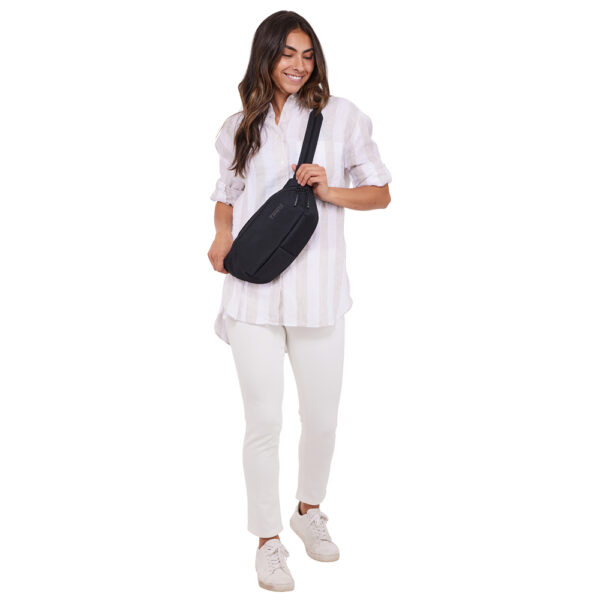 Bagagerie THULE en Nouvelle Calédonie, sac à dos, bandoulière pratiques pour passeport et accessoires. Valises cabines légères compatible Aérien. Disponible sur Nouméa chez Escape New Caledonia et au Concept Store quartier latin. Parfait pour les aventuriers. Les agences de voyages vous conseillent la bagagerie THULE pour vos vacances et votre business. Un trek, une rando ? Nous avons ce qu'il faut chez Escape New Caledonia
