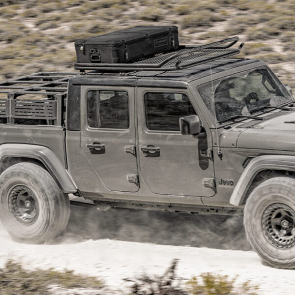 Les caisses d'équipement PELICAN à Nouméa sont chez Escape New Caldonia. Boutique Outdoor et équipementier automobile. Les valises Pelican Cargo sont la solution idéale pour ranger, sécuriser et protéger vos précieux équipements, vêtements, outils et même vos aliments secs. Conçues avec la même performance et la même qualité légendaires qui ont fait la réputation de Pelican, les valises Pelican™ Cargo sont extrêmement durables, résistantes aux intempéries et bénéficient d'une garantie à vie limitée (valises uniquement). Prêtes à être montées et protégées, les valises Pelican Cargo peuvent être fixées sur votre galerie de toit, la benne de votre camion ou rangées dans votre SUV.