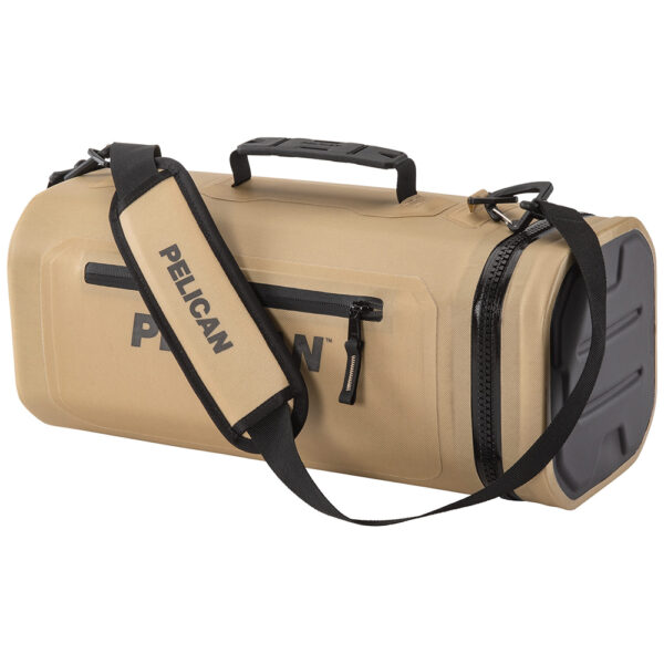 La glacière sac à dos Peli™ Dayventure a été conçue de manière unique en gardant à l'esprit le maximum de polyvalence. Cette glacière sac à dos robuste, mais légère, est dotée de deux compartiments de stockage isolés. Le fond est un compartiment dédié à la glacière, doté d'une fermeture Éclair étanche, qui conserve le froid toute la journée (elle est plus performante lorsqu'elle est utilisée avec un Ice Pack Peli™) et qui convient parfaitement à un pack de 6 canettes. Avec une large ouverture et une isolation thermique, la partie supérieure peut être utilisée comme compartiment supplémentaire pour la glacière, ou pour un stockage séparé à l'abri de l'humidité. La coque extérieure résistante à l'eau, durable et indéchirable est associée à une base moulée par compression qui permet au sac à dos de tenir debout tout seul. Disponible à Noumea PELICAN Nouvelle calédonie. Revendeurs