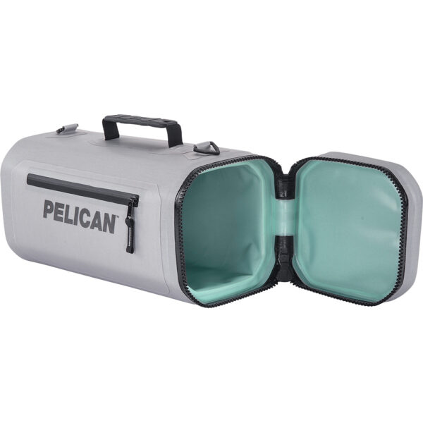 La glacière sac à dos Peli™ Dayventure a été conçue de manière unique en gardant à l'esprit le maximum de polyvalence. Cette glacière sac à dos robuste, mais légère, est dotée de deux compartiments de stockage isolés. Le fond est un compartiment dédié à la glacière, doté d'une fermeture Éclair étanche, qui conserve le froid toute la journée (elle est plus performante lorsqu'elle est utilisée avec un Ice Pack Peli™) et qui convient parfaitement à un pack de 6 canettes. Avec une large ouverture et une isolation thermique, la partie supérieure peut être utilisée comme compartiment supplémentaire pour la glacière, ou pour un stockage séparé à l'abri de l'humidité. La coque extérieure résistante à l'eau, durable et indéchirable est associée à une base moulée par compression qui permet au sac à dos de tenir debout tout seul. Disponible à Noumea PELICAN Nouvelle calédonie. Revendeurs