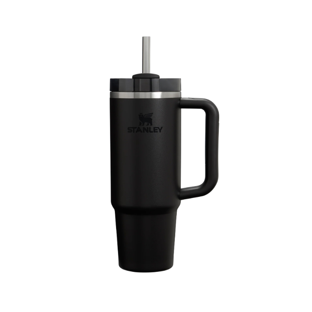 Ce Quencher H2.0 est de taille généreuse (mais pas surdimensionnée) et est doté d’une poignée confortable et pratique ainsi que d’une base étroite qui s'adapte à la plupart des porte-gobelets