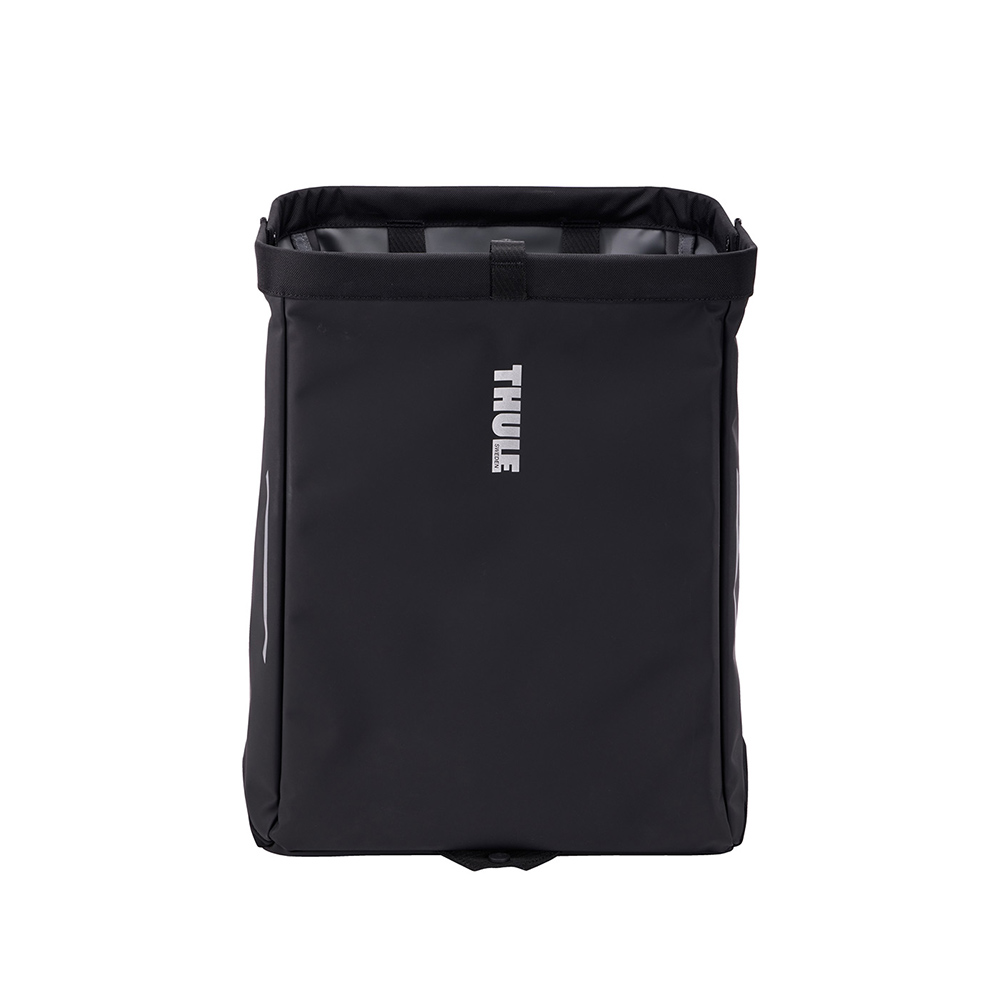 THULE CHASM CARGO BIN 25L – BLACK Un bac de chargement pliable et robuste conçu pour transporter facilement du matériel, des courses ou des objets volumineux à vélo.