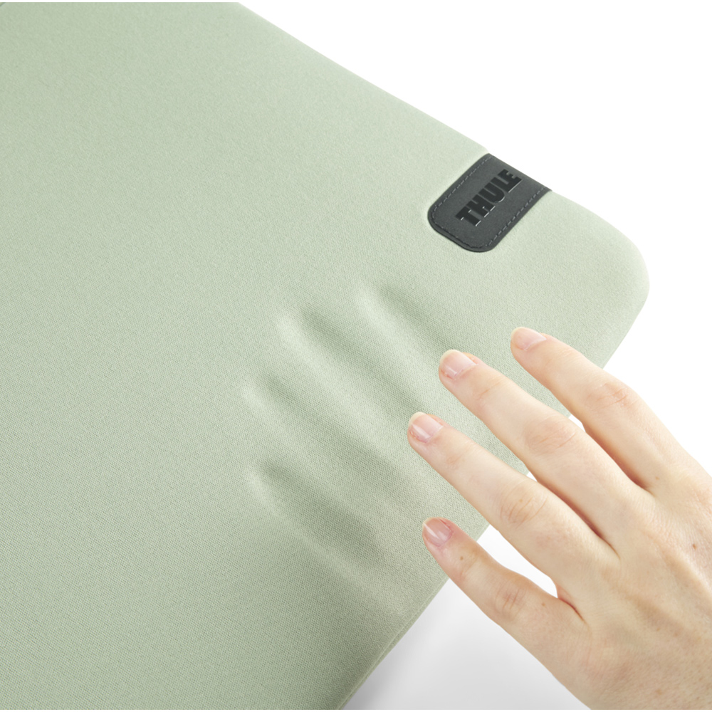 THULE KOYA Housse Ordinateur 16" PC ET Macbook Air Light Green – Image 4